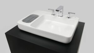 Cuba Infinity da Roca, design assinado por Fernanda Marques Arquitetura, vencedora do prêmio Best in Show da Expo Revestir 2019, exposta em um stand contemporâneo.